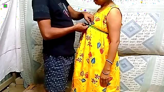 Everbest Indian hot bhabhi amazing XXX dealings With Tailor Master&excl;&excl; Hindi dealings