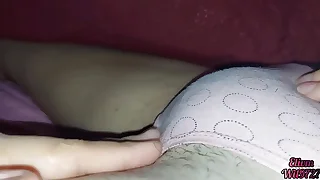 Xxx Desi Jugando Broom Mi cu&ntilde;ada Entre Las Sabanas