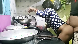 गाव से आही मेड को कुछ पत्ता नही था तो मालिक ने उसी का फायदा उटाया और मेड को चोद दिया&lpar;हिन्दी क्लीयर ऑडियो&rpar;